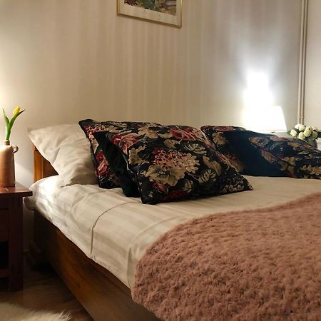 Janicsar Garden Apartman Eger Bagian luar foto