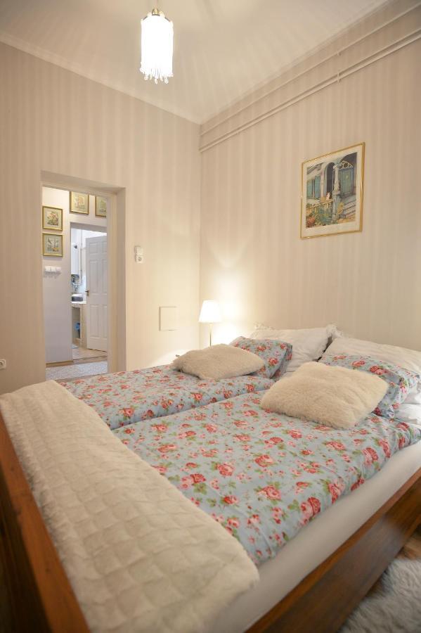 Janicsar Garden Apartman Eger Bagian luar foto